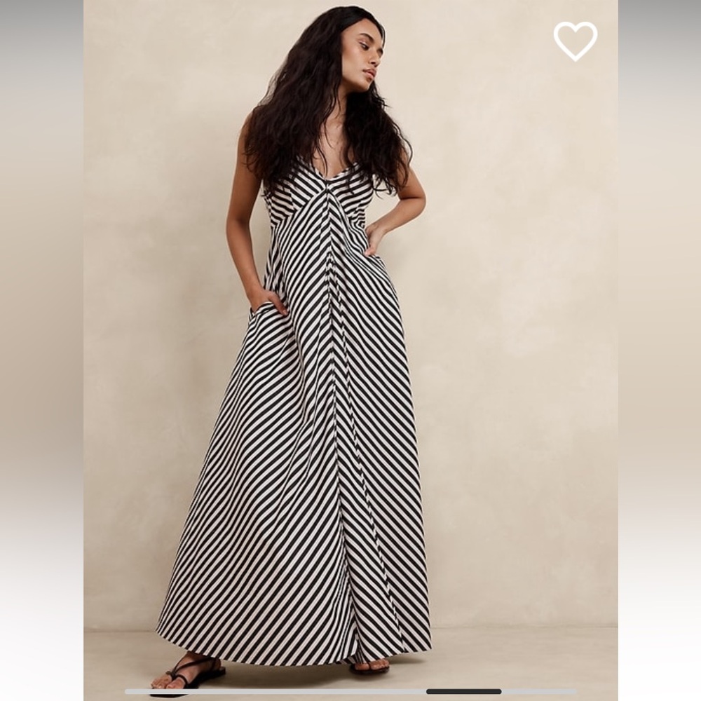 Black and white poplin maxi-dress.